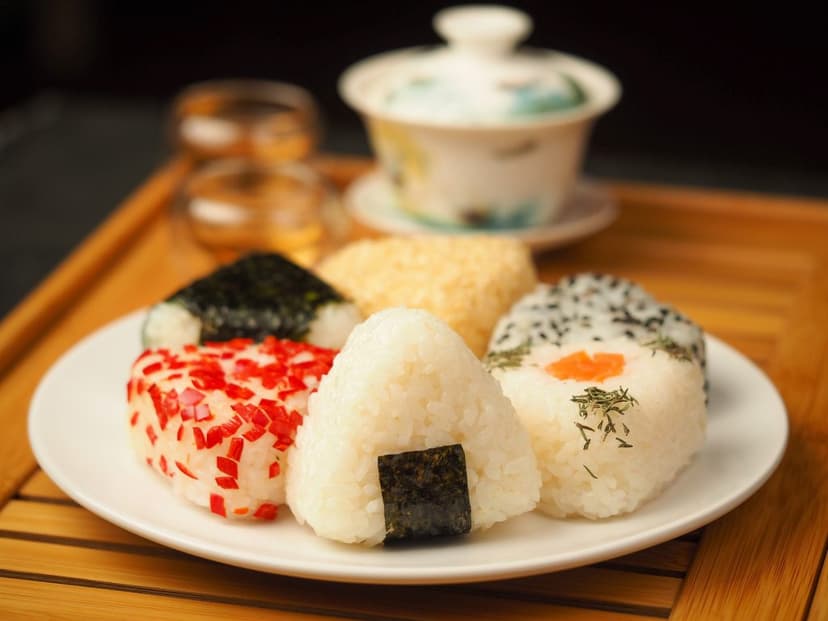 Onigiri de atún