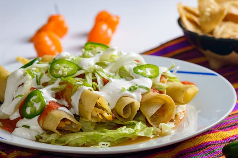 Tacos dorados de pollo