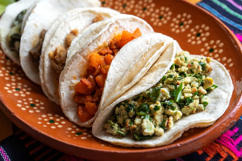 Un gustito con tacos de guisados