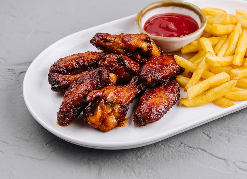 ¿Qué tiene más calorías, Boneless o Alitas?