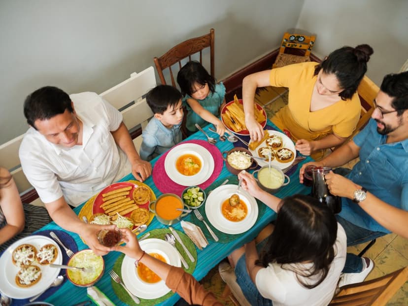 Familia en fiesta mexicana