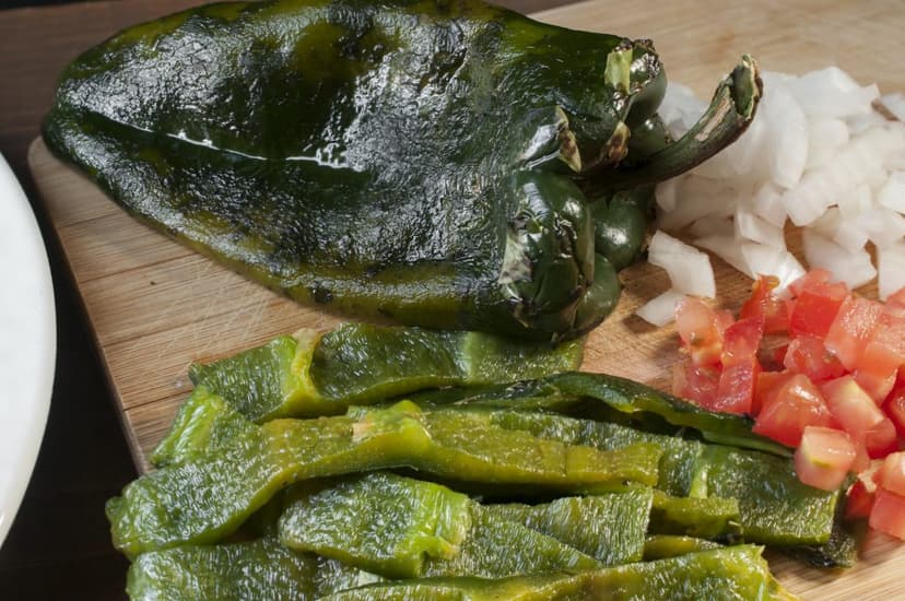 chile mexicano poblano con jitomate y cebolla