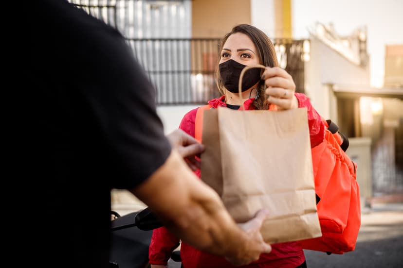 Repartidora de comida