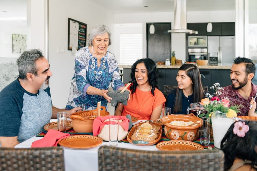 Comida en familia mexicana