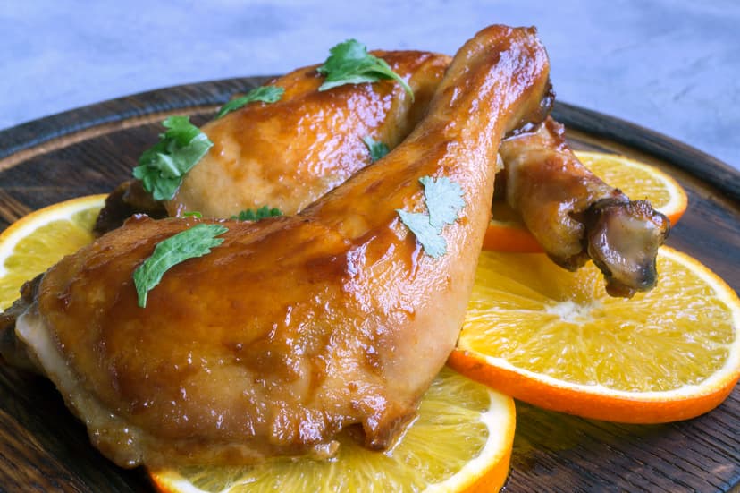 pollo glaseadas en salsa de miel con naranjas