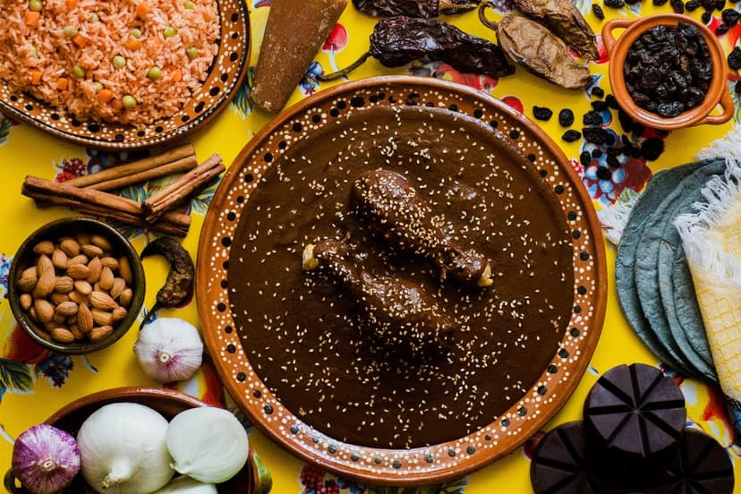 mole almendrado mexicano