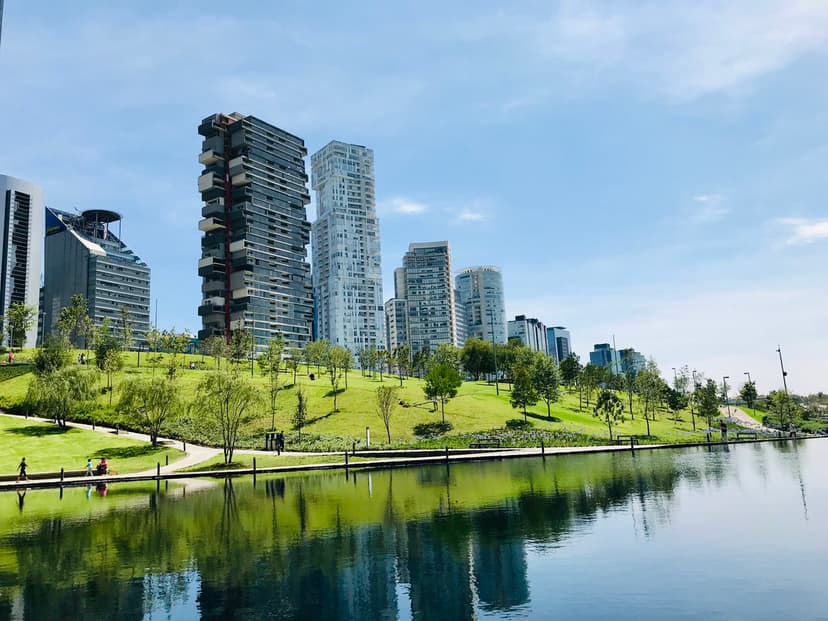 Laguna en el parque la Mexicana en Santa Fe
