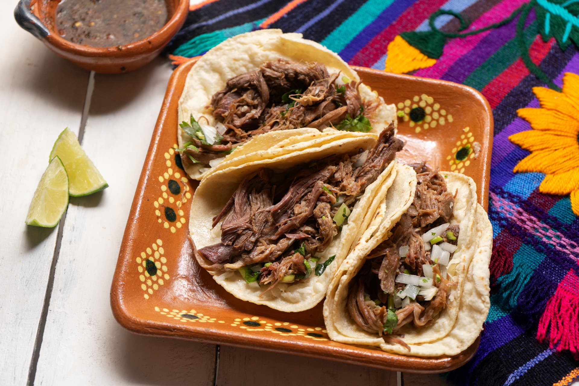 ¡Los tacos de barbacoa son más que tus mejores aliados para la cruda!