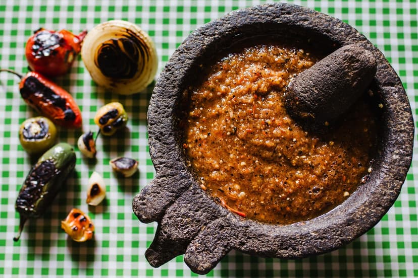 Salsa borracha en molcajete