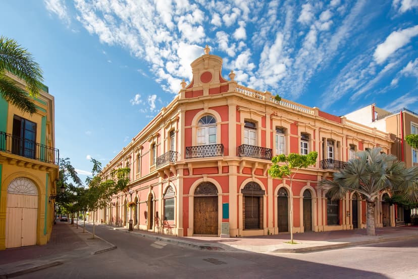 Mazatlán, coloridas calles antiguas de la ciudad en el centro histórico de la ciudad