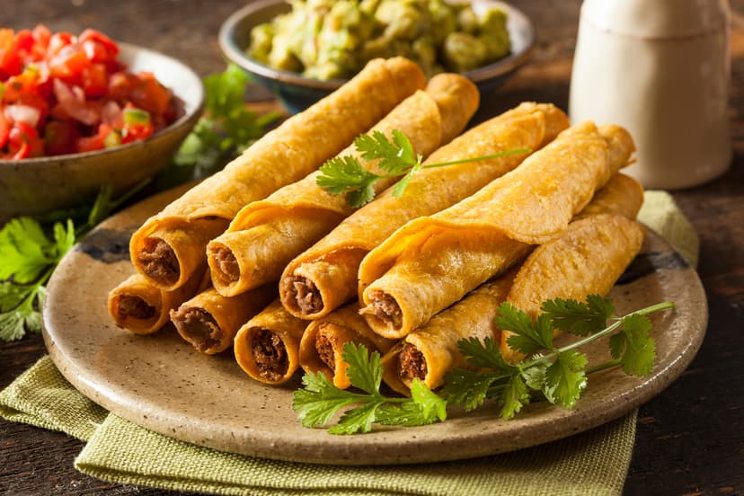 Plato de tacos dorados